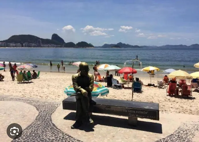 Alugo quarto espaçoso com banheiro privado Em apartamento em copanema Rio de Janeiro